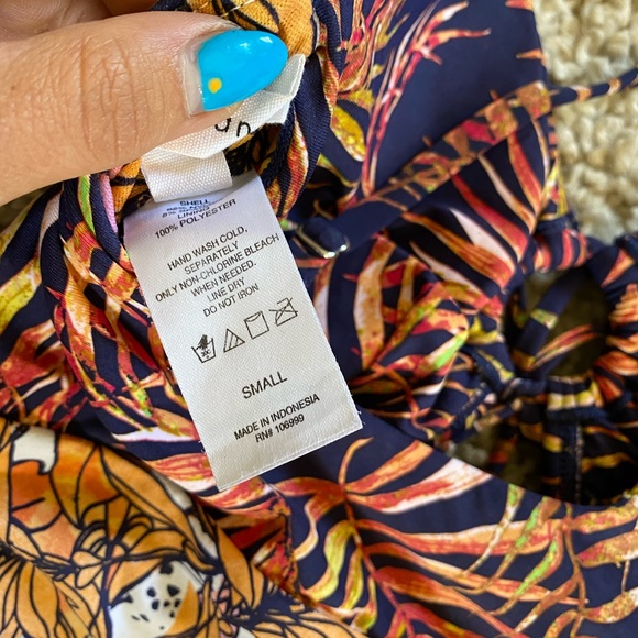 Cute, multi Color one-piece swimsuit - size S - Picture 2 of 6